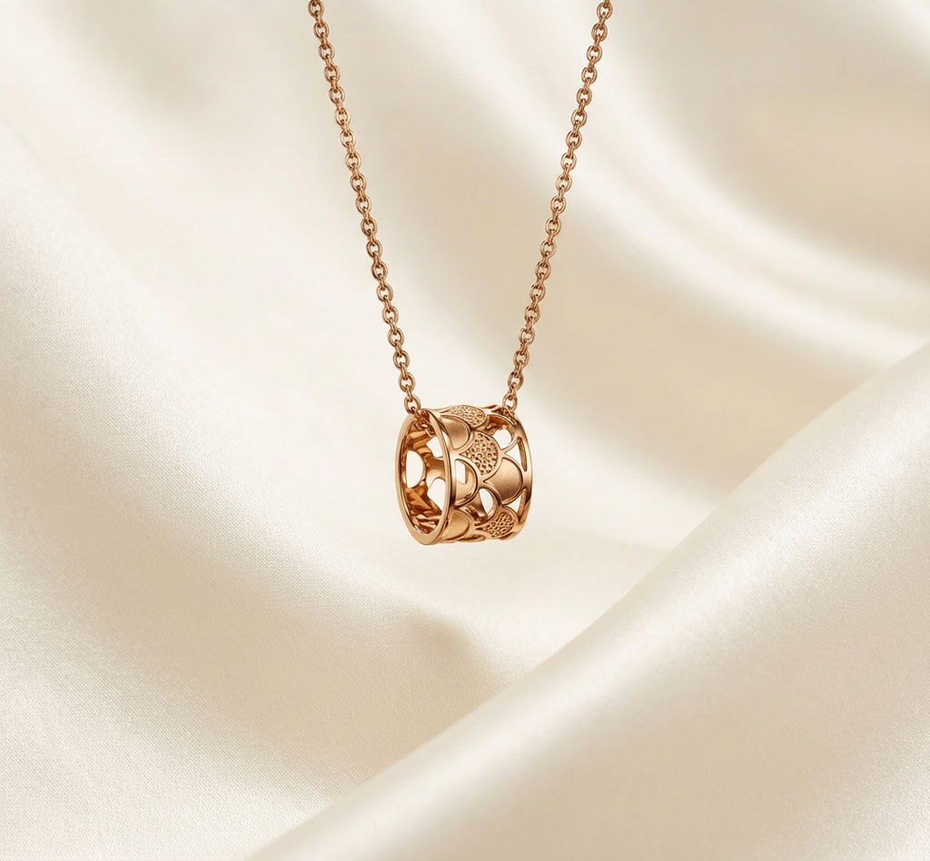 The Golden Kiss pendent